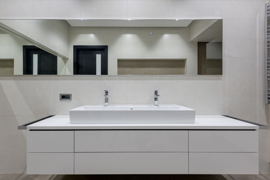Modern bathtub replacement and vanity setup